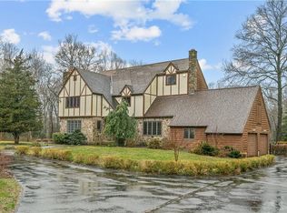 831 Crandall Rd, Tiverton, RI 02878