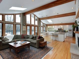 4 Rolling Ridge Rd, Northfield, IL 60093