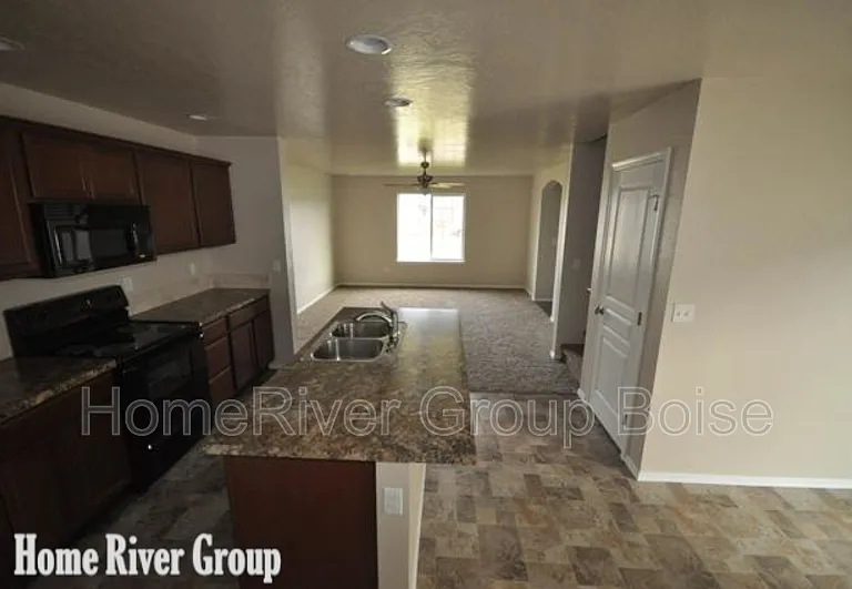 4265 S Overhill Way — Photo 2
