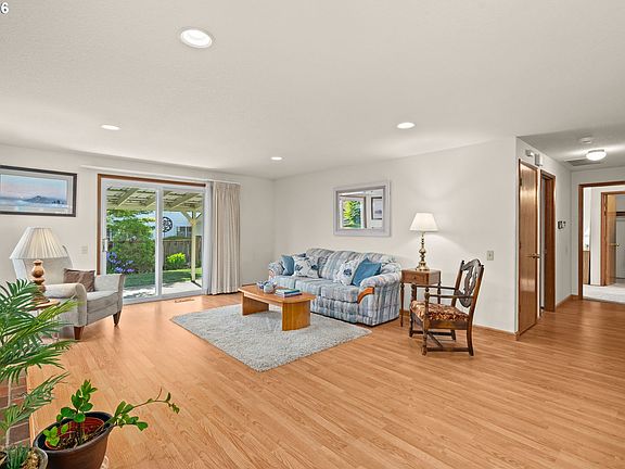 3rd image of 2210 NE 156th Ave