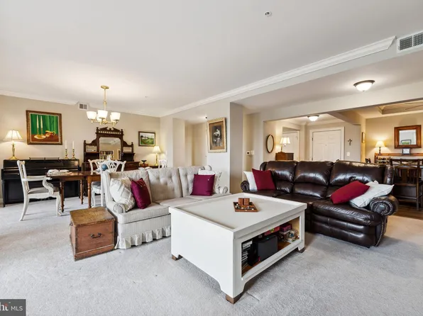 485 Harbor Side St APT 412, Woodbridge, VA 22191