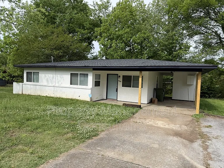 2200 Norwood Dr NW — Photo 2