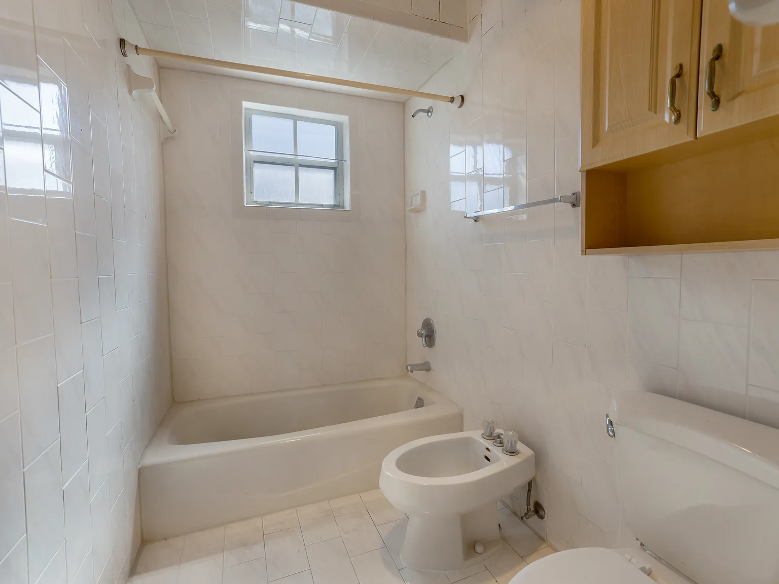 4 bed, 2637 sqft, $4,000 — Photo 2