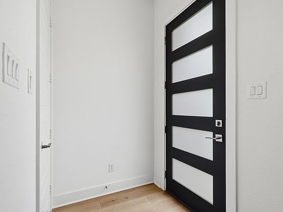 2nd image of 2817 Stanley Ave #1