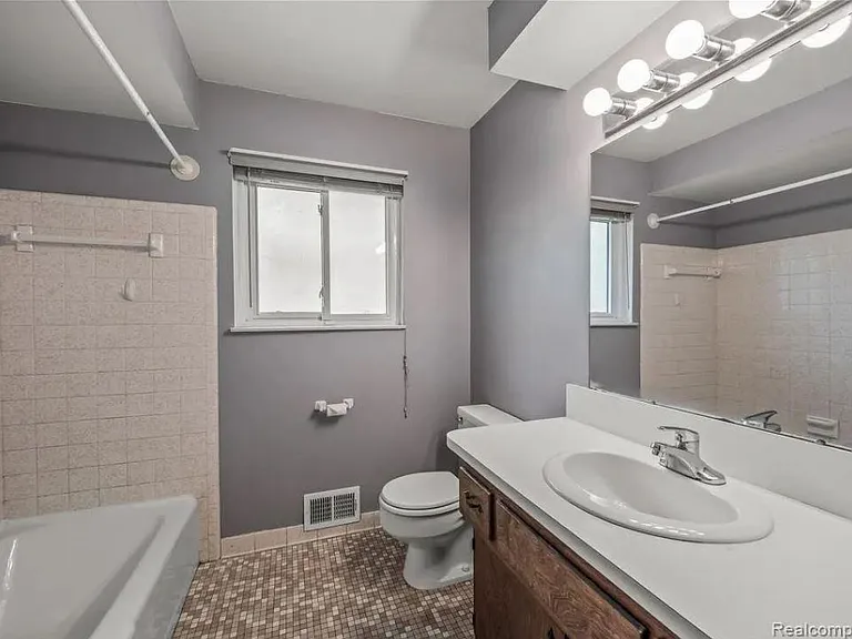 339 S Tilden St — Photo 13