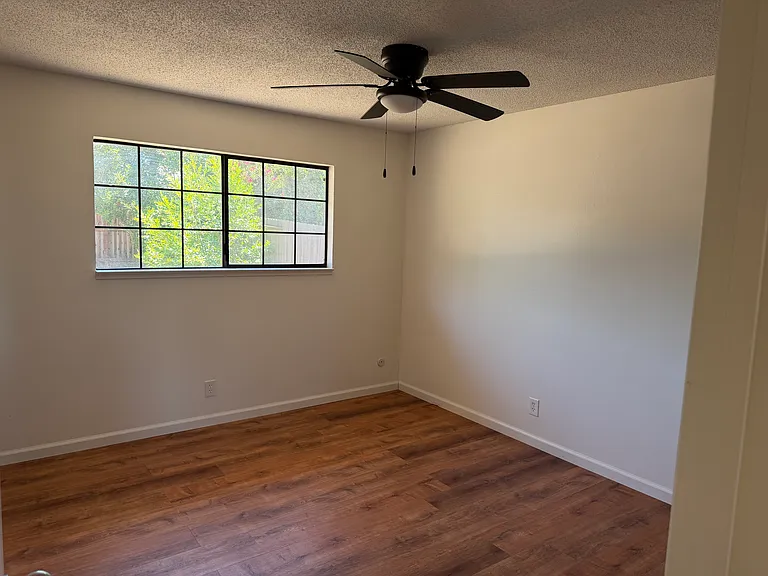 2338 La Loma Dr — Photo 13