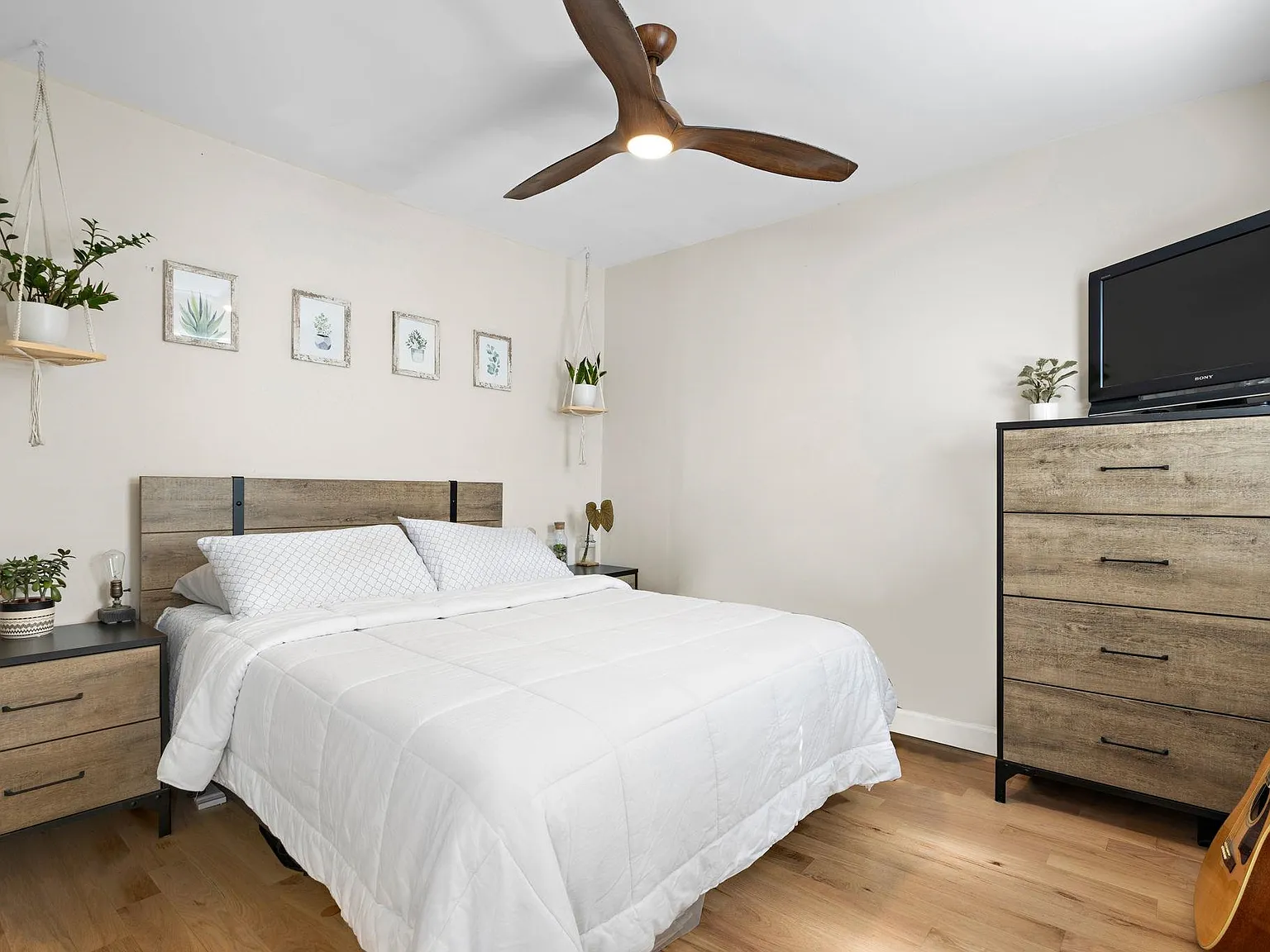 2 bed, 1.0 bath, $3,499 — Photo 3