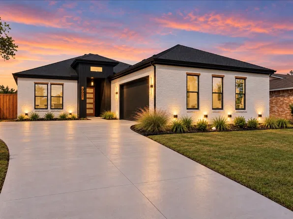 921 Woodcrest Dr, Lancaster, TX 75134