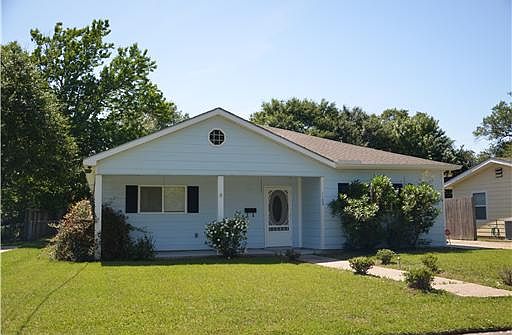 1st image of 1103 Country Club Dr