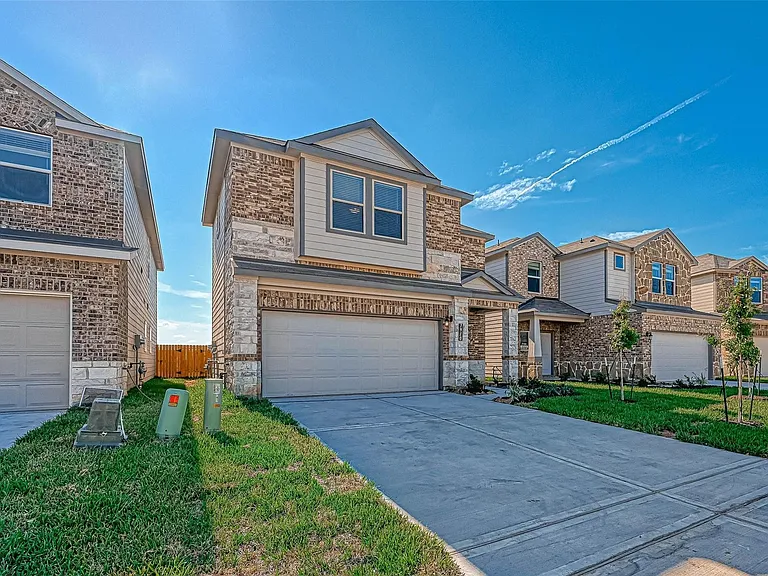 7910 Cypress Country Dr — Photo 2