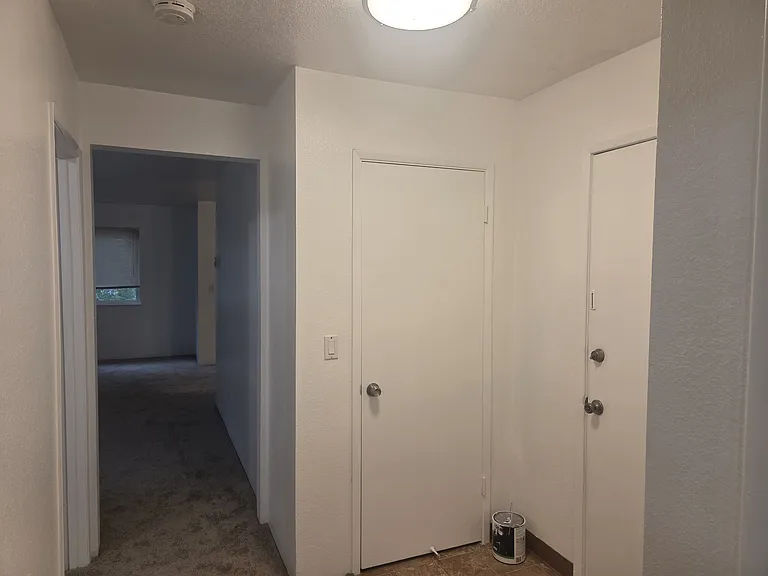 6170 SW Valley Cir — Photo 1