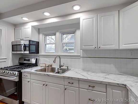 3rd image of 1318 Ashland Ave NE