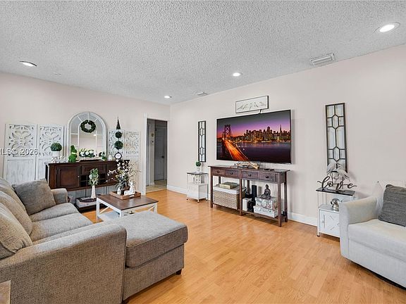 4th image of 360 W 55th St