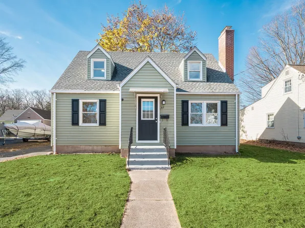 38 Deerfield Drive, Manchester, CT 06040