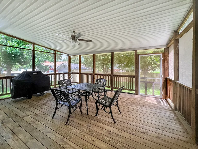 1026 Woodleaf Dr — Photo 17