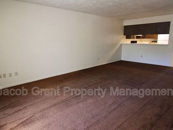 3rd image of 725 Whittier St