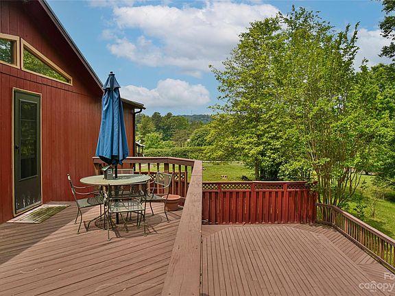 3rd image of 423 Mountain Haven Dr