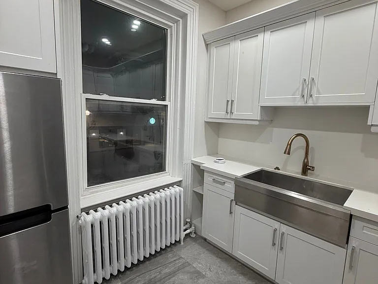 234 Lakeshore Rd E #1 — Photo 4