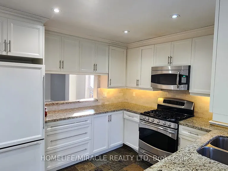 264 Wright Cres — Photo 2