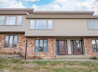 282 Cheyenne Rd, Lafayette, NJ 07848