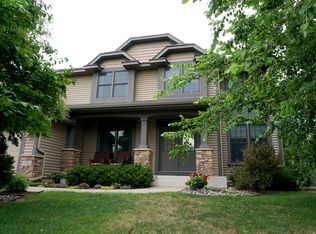 10562 Hawthorn Trl, Woodbury, MN 55129