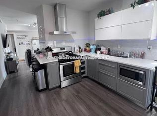 13 Carpenter St #2P, Boston, MA 02127