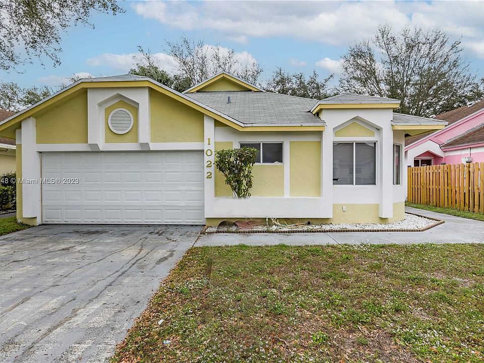 1st image of 1022 W Jasmine Ln