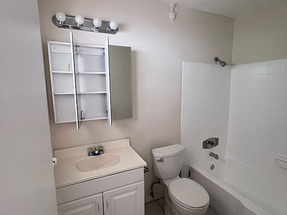 2nd image of 610 NE 29th Dr #610-3A