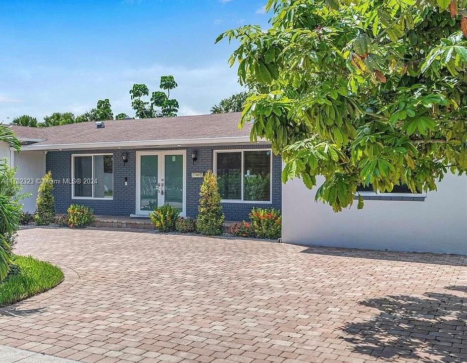 1st image of 21060 NE 18th Ct