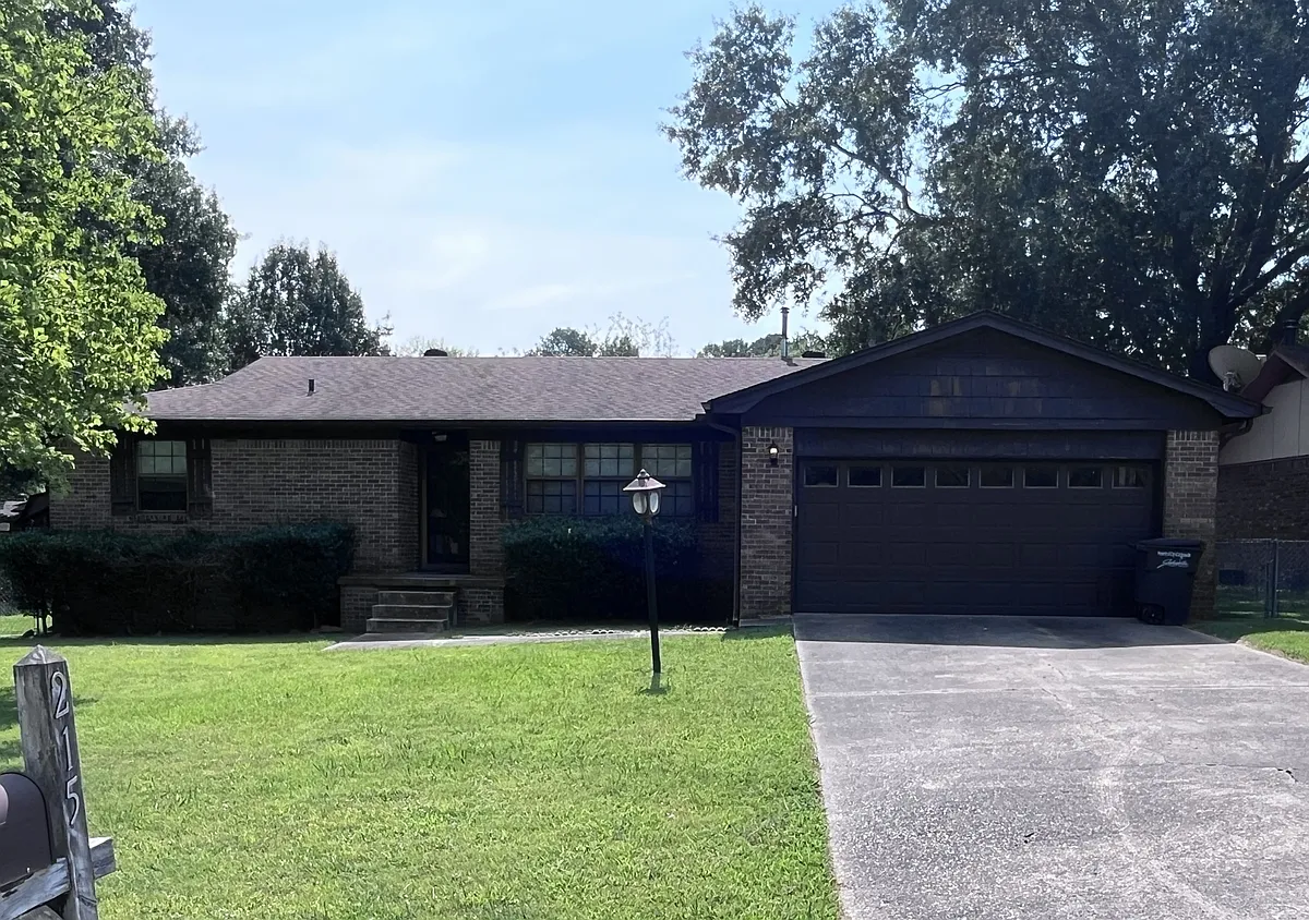Building Photo - 215 Berkshire Cir