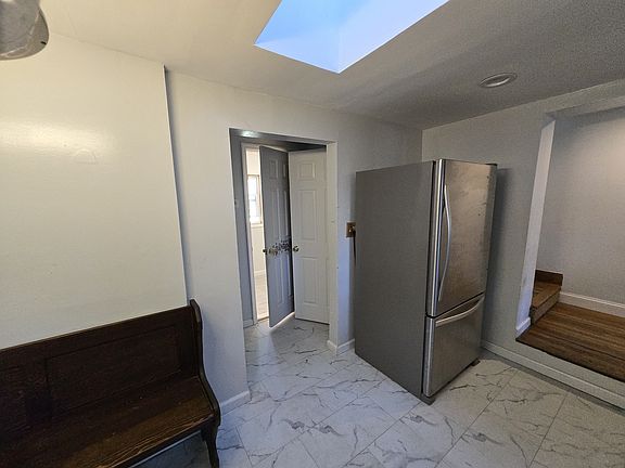 3rd image of 347 Somerset St