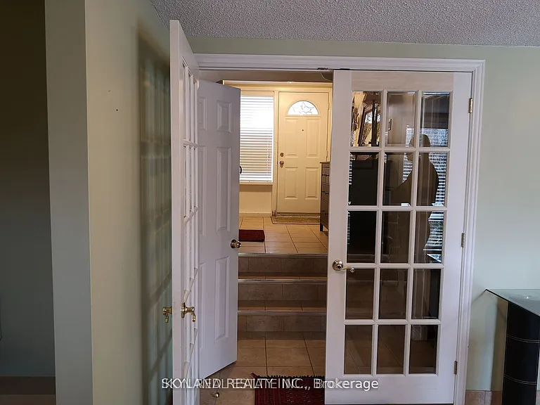 98 Henderson Dr — Photo 6