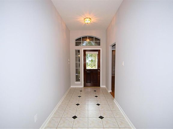 Tile entry with two bedrooms and a bath to the right.