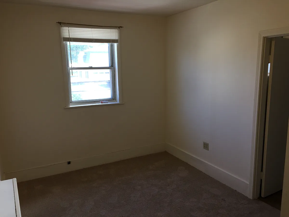 Building Photo - 19 High St #1BR