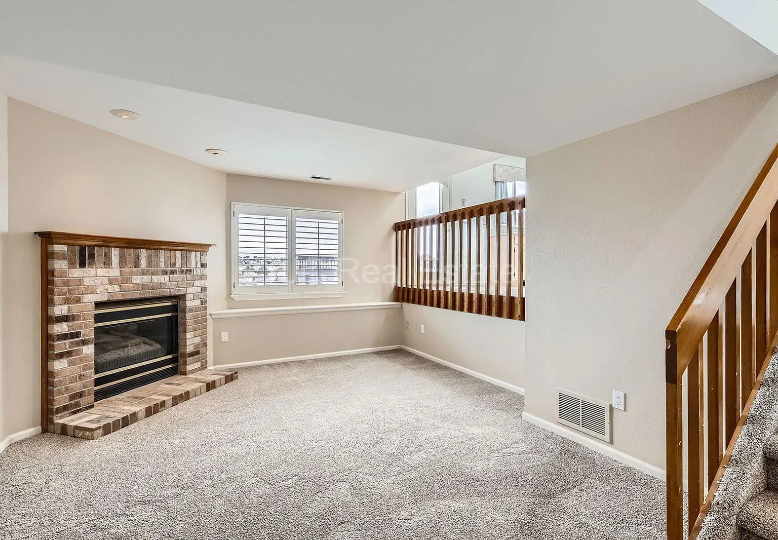 3 bed, 2.0 bath, 1756 sqft, $2,995 — Photo 2