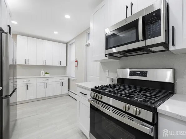 3458 John F Kennedy Blvd Floor 1, Jersey City, NJ 07307