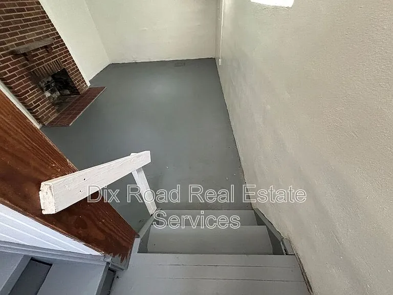 1927 Burroughs Dr — Photo 33
