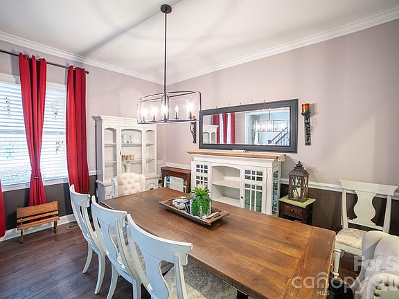 3rd image of 790 Brandon Rd