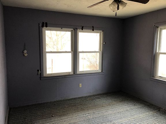 5th image of 2625 SE Wisconsin Ave
