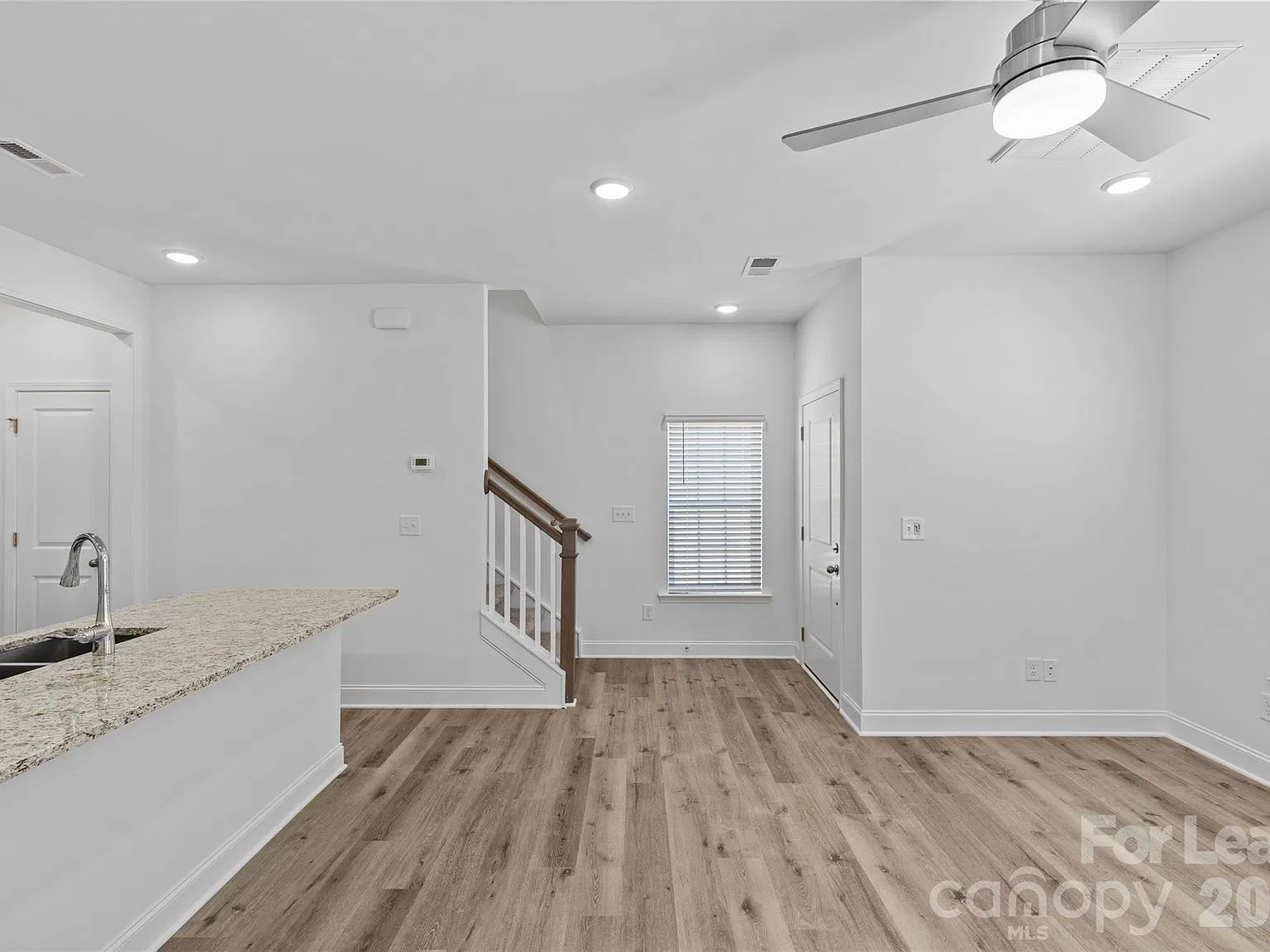3 bed, 2.5 bath, 1724 sqft, $2,250 — Photo 4