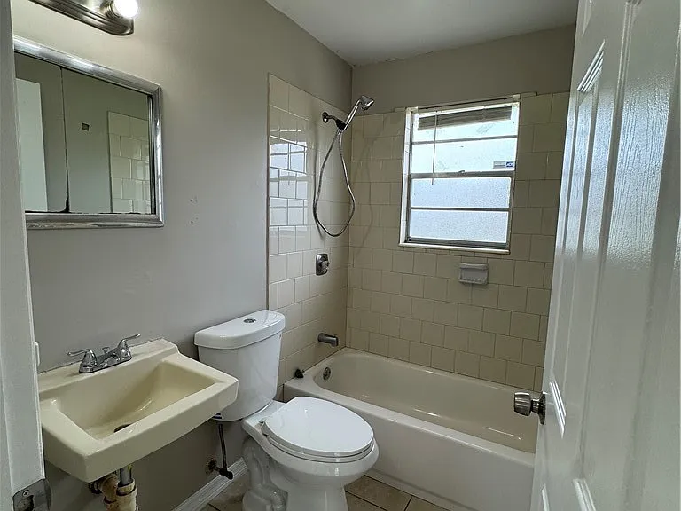 1112 Gifford Ave S — Photo 10