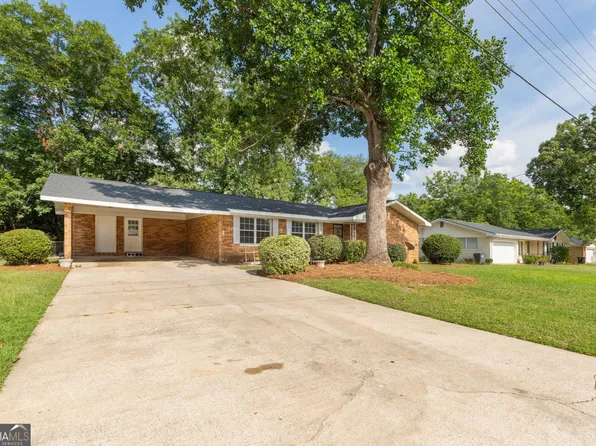 608 Meadowridge Dr, Warner Robins, GA 31093