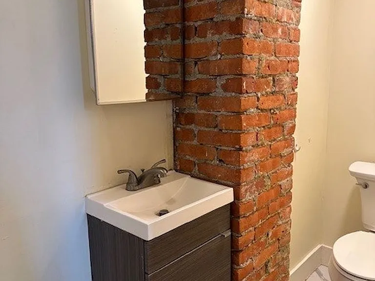 904 Bridge St #1 — Photo 11
