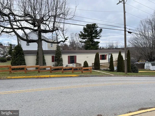 1 W Maple St, Dallastown, PA 17313