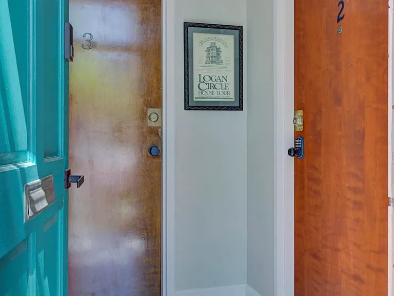1118 F St NE #2 — Photo 25