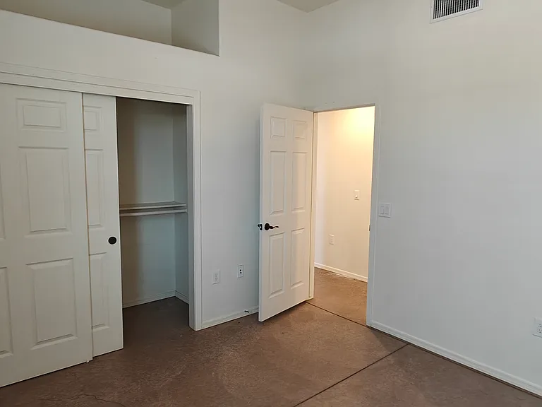 348 E Adams St #2 — Photo 9