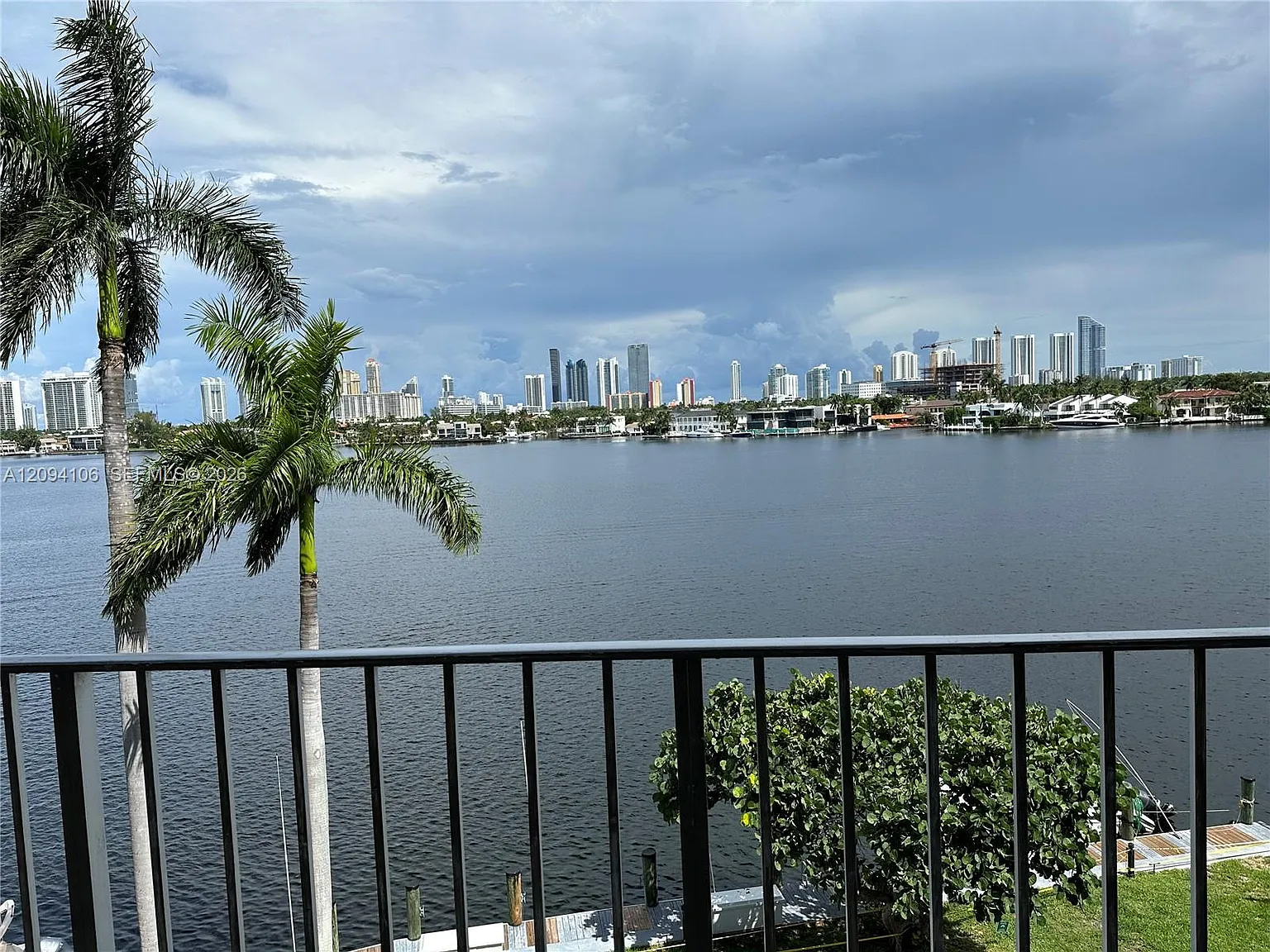 Reef East Condo — Photo 1