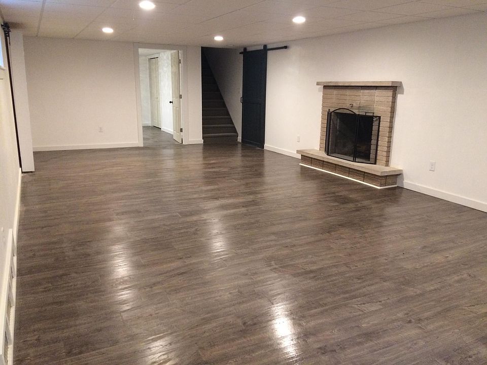 Extra large living room with working fireplace.
