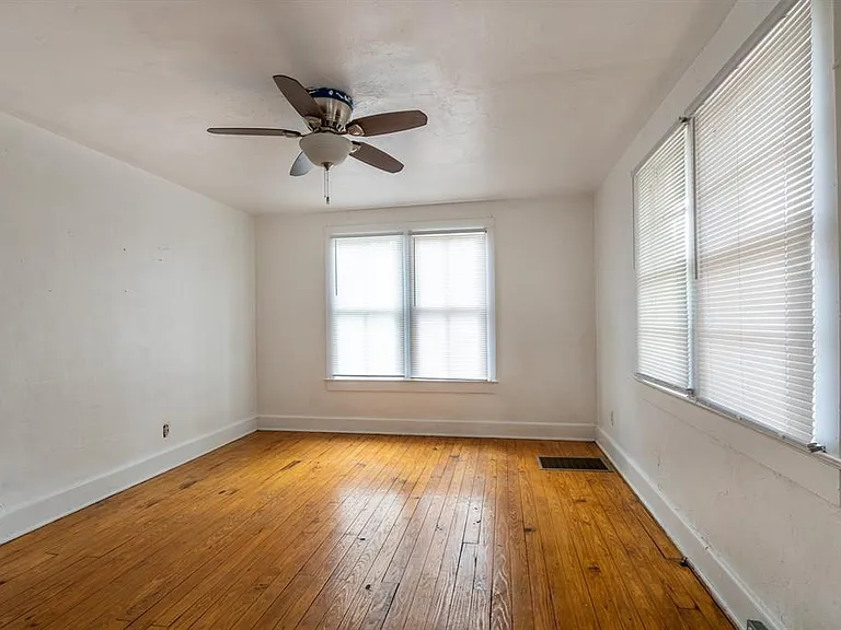 2523 NW 6th St #3 — Photo 5