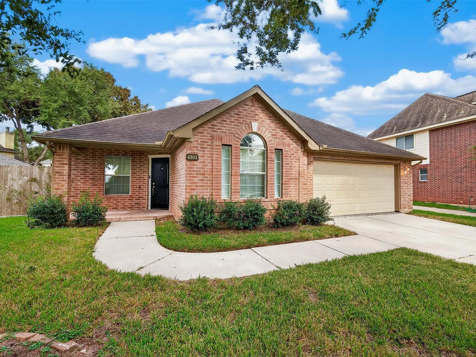 3 bed, 2.0 bath, 2168 sqft, $2,300 — Photo 1
